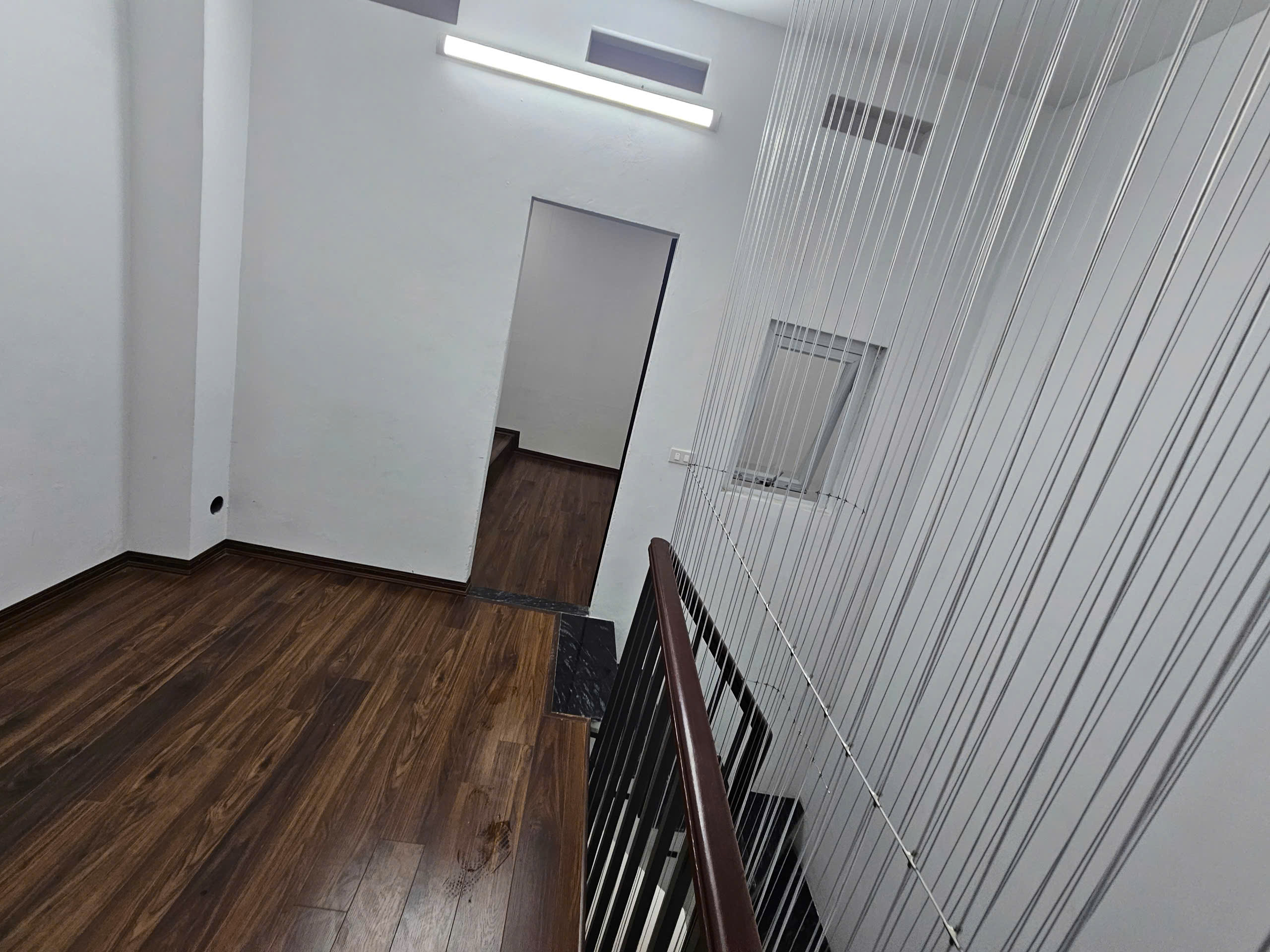 Cho thuê nhà nguyên căn Mới đẹp ngõ 69 Hoàng Văn Thái 5 tầng, 45m2, 5 ngủ, KD và ở - Ảnh 1